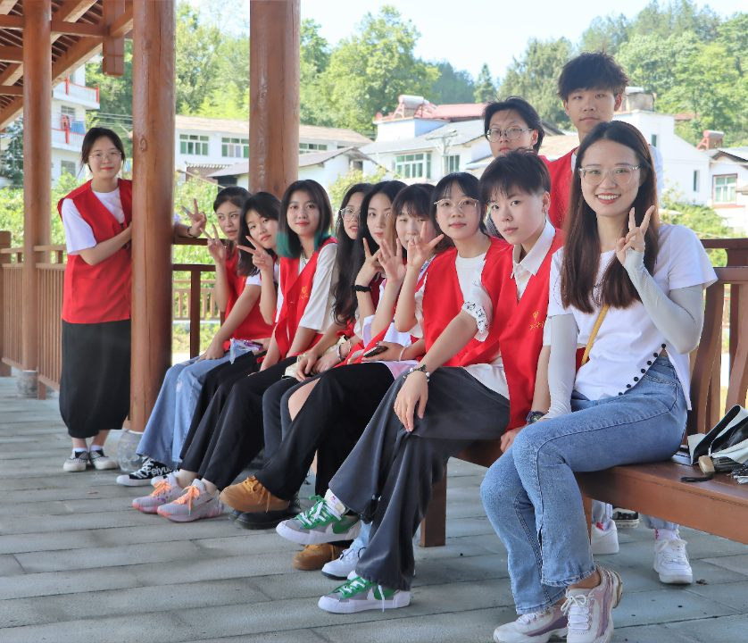 beat365官方网站美院送美到乡村